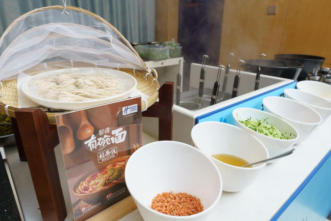 Holiday Inn Express City Centre Dalian By Ihg Exteriör bild